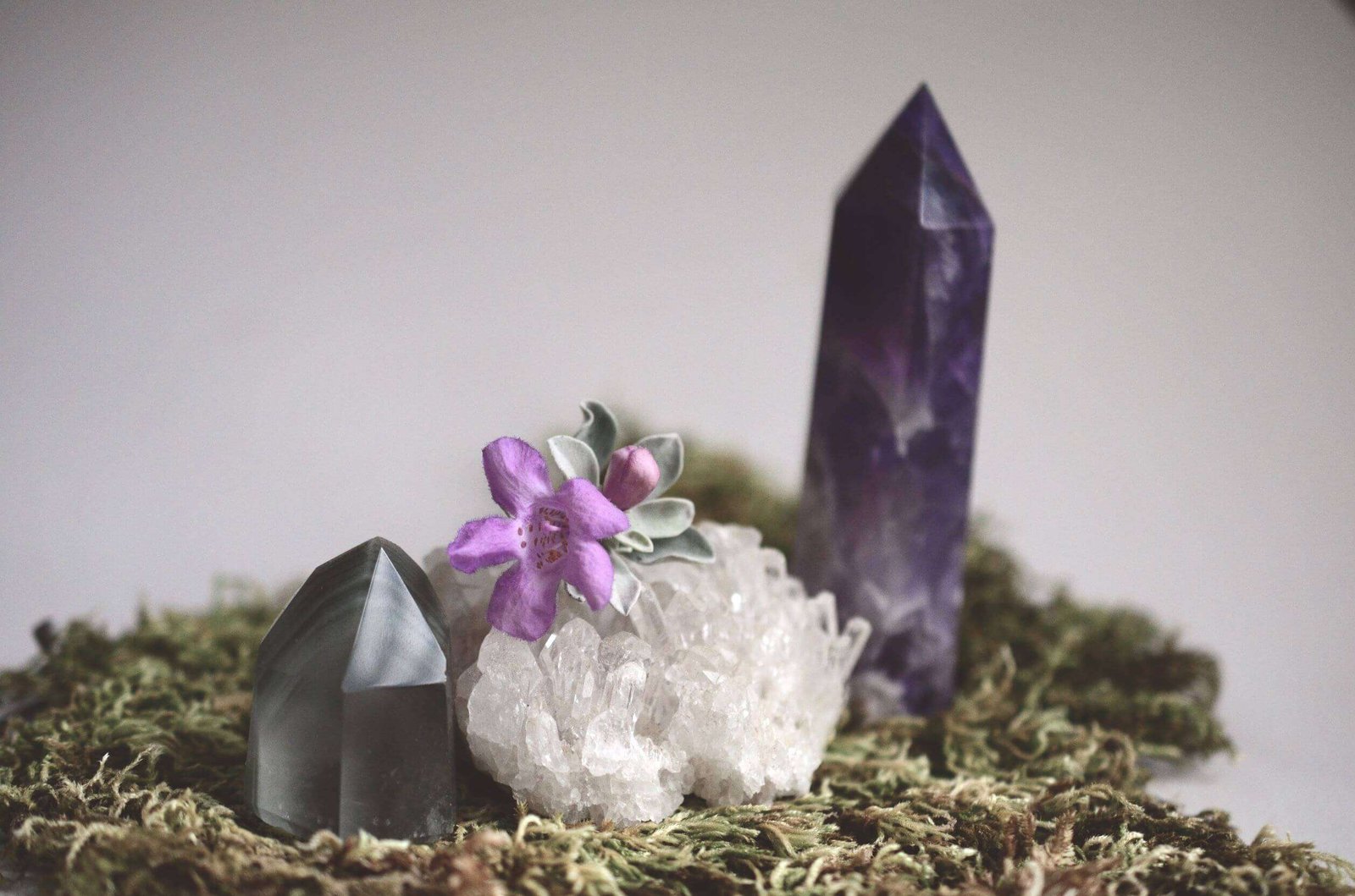 Sedona new age shops - amethyst crystals and metaphysical items at a local Sedona shop