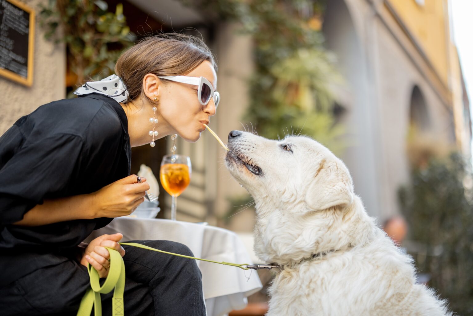 Woman sharing sphagetti w dog