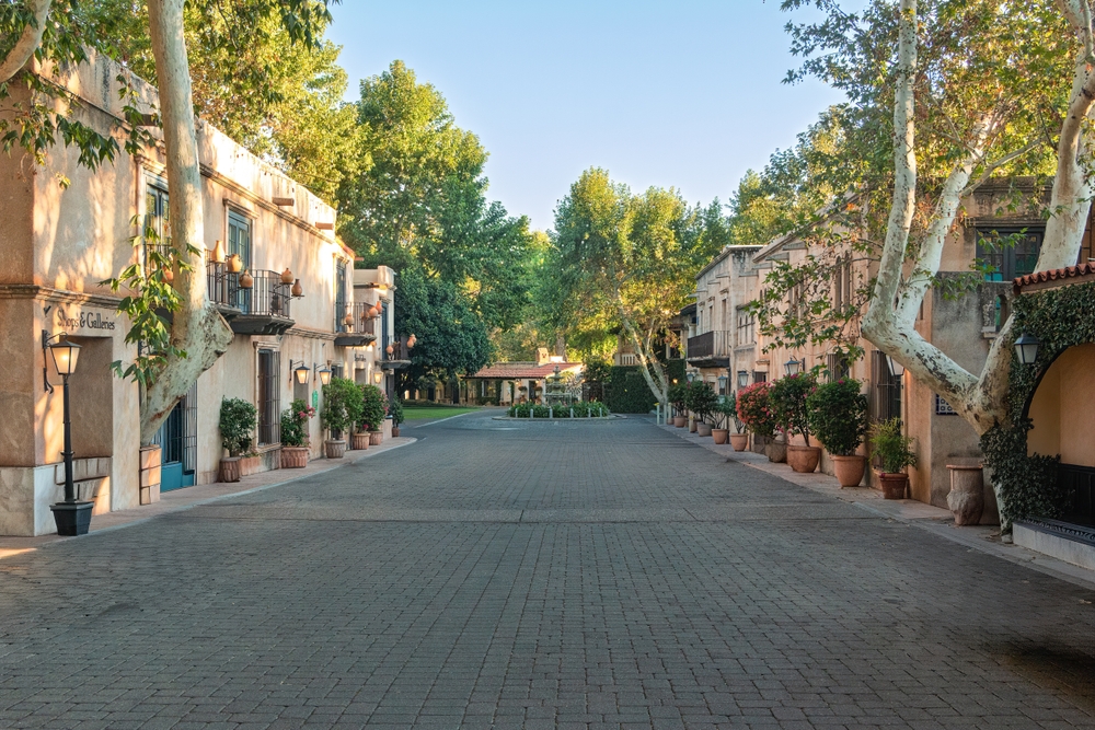 Tlaquepaque Arts and Shopping Village courtyard in Sedona