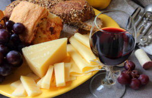 verde-valley-wine-trail-charcuterie-board-wine.jpeg