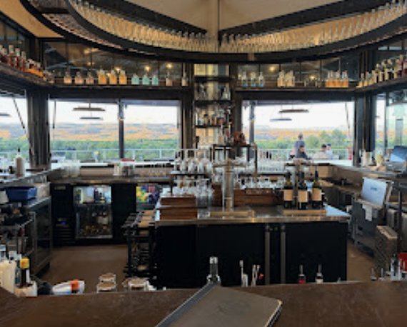 Cottonwood dining and wine tasting